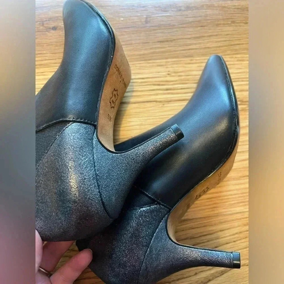 Donald J Pliner Tillie Leather Point Toe Pull On Chelsea Boot Bootie Size 5 1/2M - Picture 7 of 12